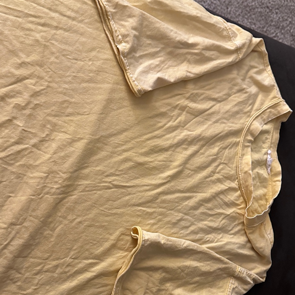 easel Short Sleeve Tee in Pale Yellow